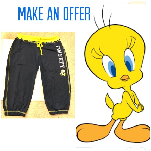 looney tunes Pants - Looney Tunes Tweety Bird Capris 🌟Make an Offer